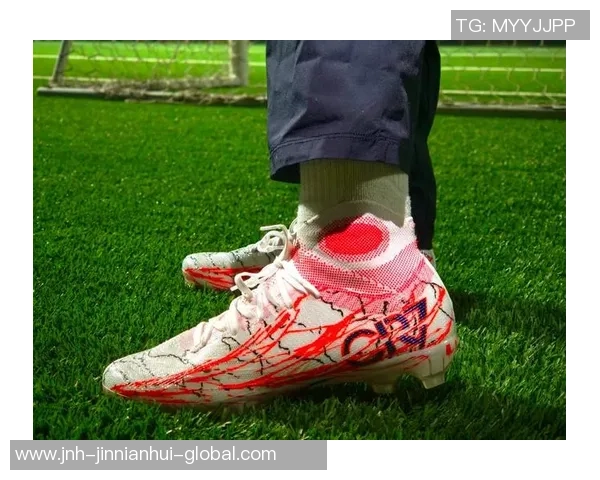 如何根据场地类型和个人需求挑选合适的足球鞋