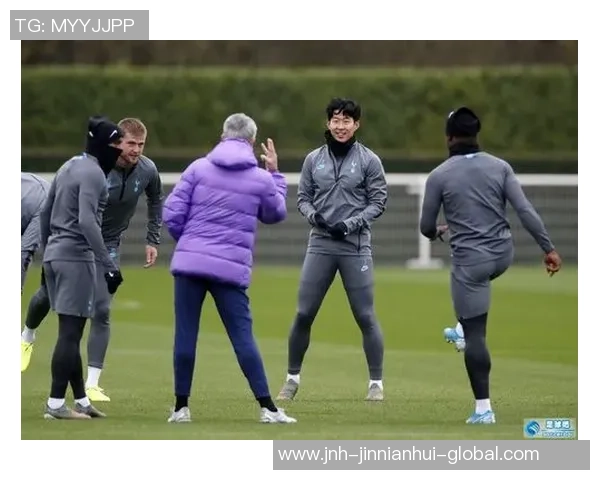 探索人体足球写真艺术之美与运动激情的完美结合